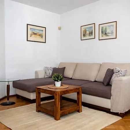Apartament Spacious Flat With Garage - Steps From The Sea Garden By Flat Manаger