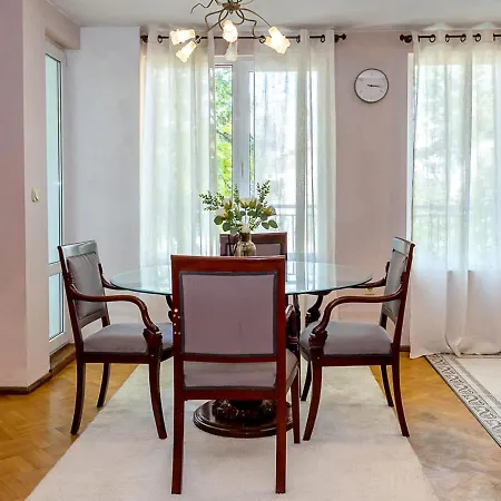 Apartament Spacious Flat With Garage - Steps From The Sea Garden By Flat Manаger Warna
