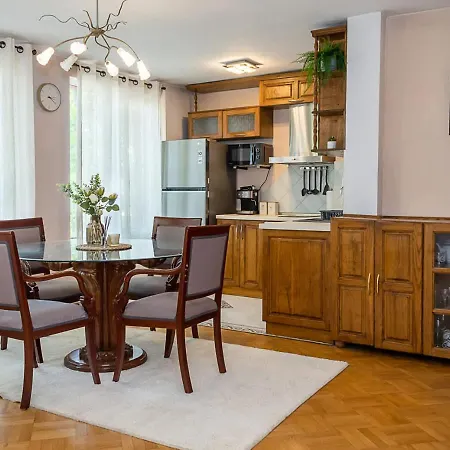 Spacious Flat With Garage - Steps From The Sea Garden By Flat Manаger Apartament *
