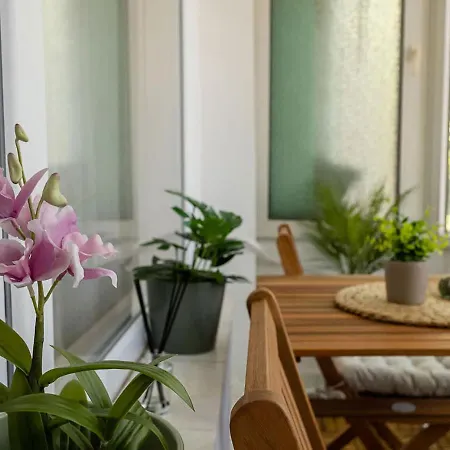 Spacious Flat With Garage - Steps From The Sea Garden By Flat Manаger Warna