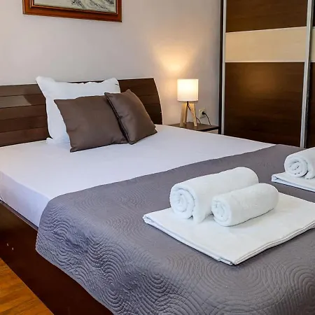 Apartament Spacious Flat With Garage - Steps From The Sea Garden By Flat Manаger Warna
