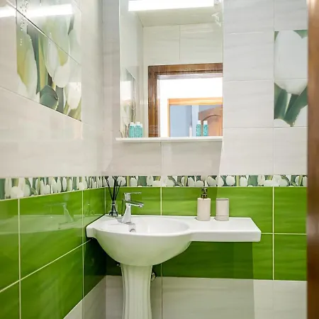 Spacious Flat With Garage - Steps From The Sea Garden By Flat Manаger Apartament Warna